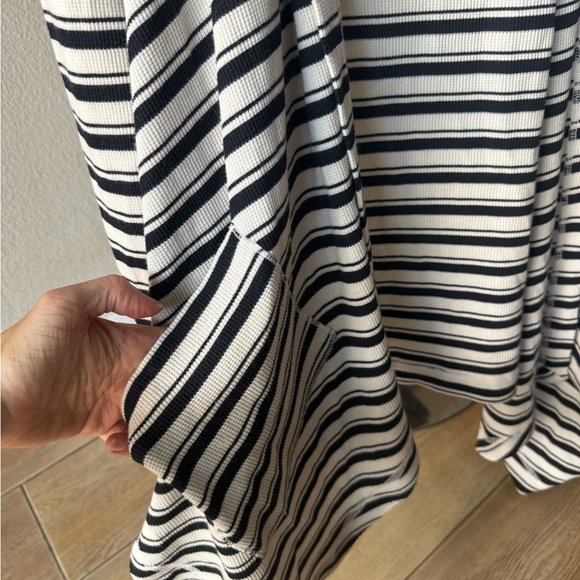 SPLENDID blk/white stripe wrap w/hood - Picture 2 of 5